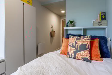 Gold En Suite at The Refinery, Bingley Street, University Of Leeds, Leeds, LS31BZ - Image 1